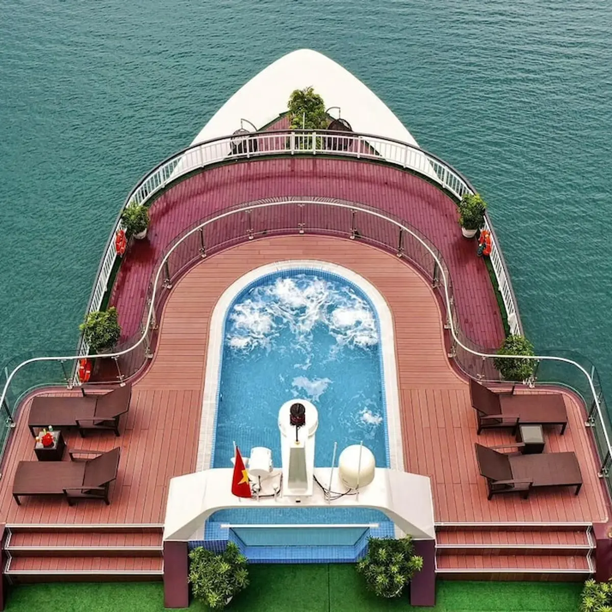 Dora Cruise, Ha Long, Vietnam 5