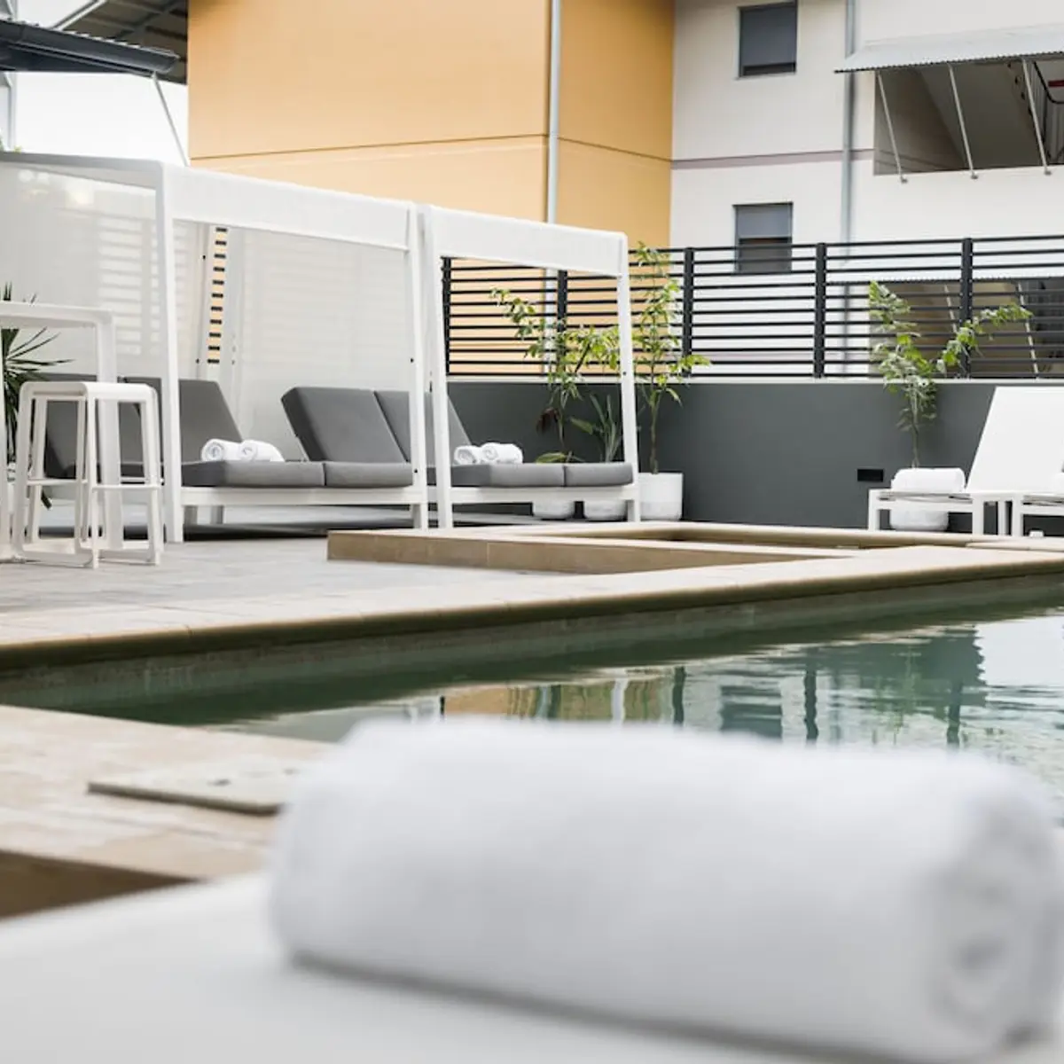 Grand Hotel and Apartments Townsville, South Townsville, Australia 4