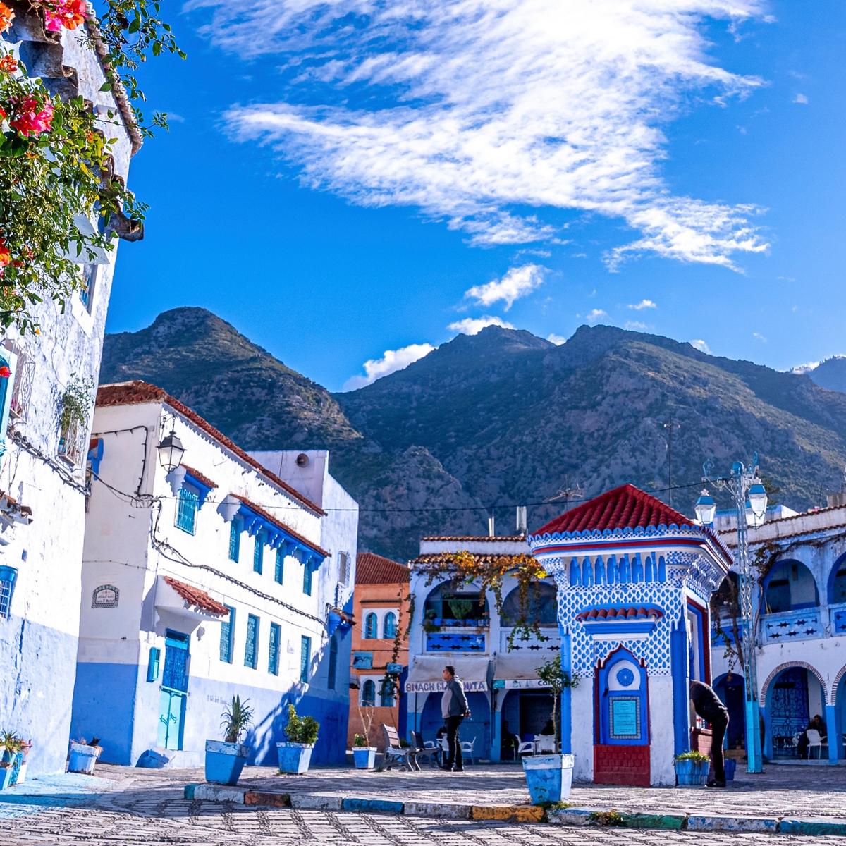 12-tägige Premiumreise zu Marokkos Highlights 2027 mit Aufenthalt in einem Relais & Châteaux Riad, Chefchaouen & Sahara-Wüste von  3