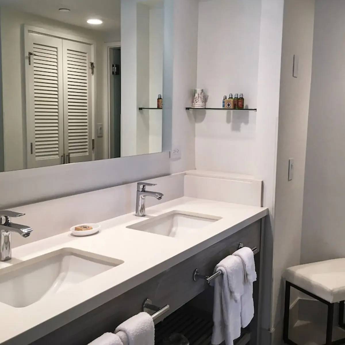 Kaimana Beach Hotel, Honolulu, United States 4