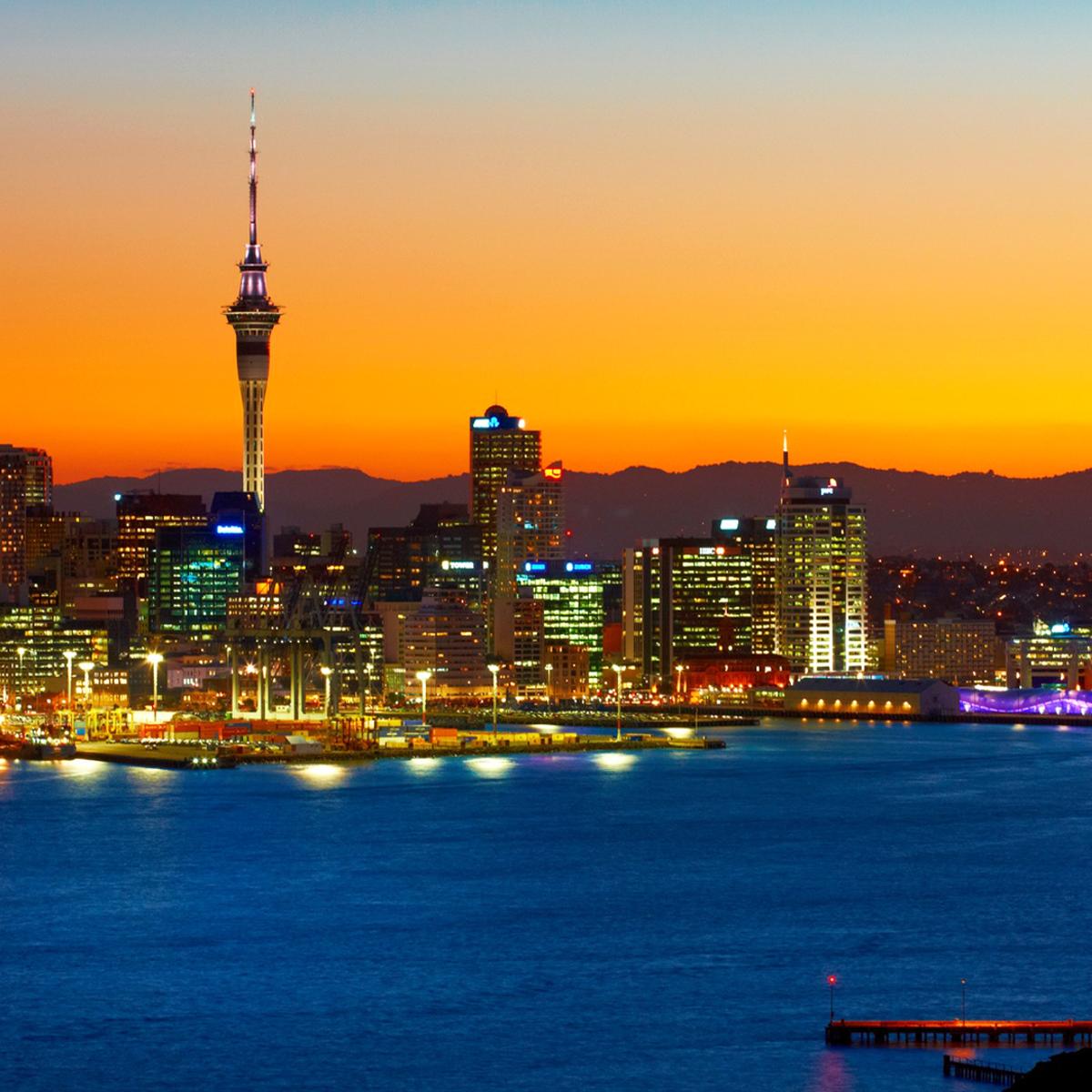 New Zealand 7-Day North Island Highlights with Waitomo Glowworm Caves & Hawke's Bay Wine Tasting by  8