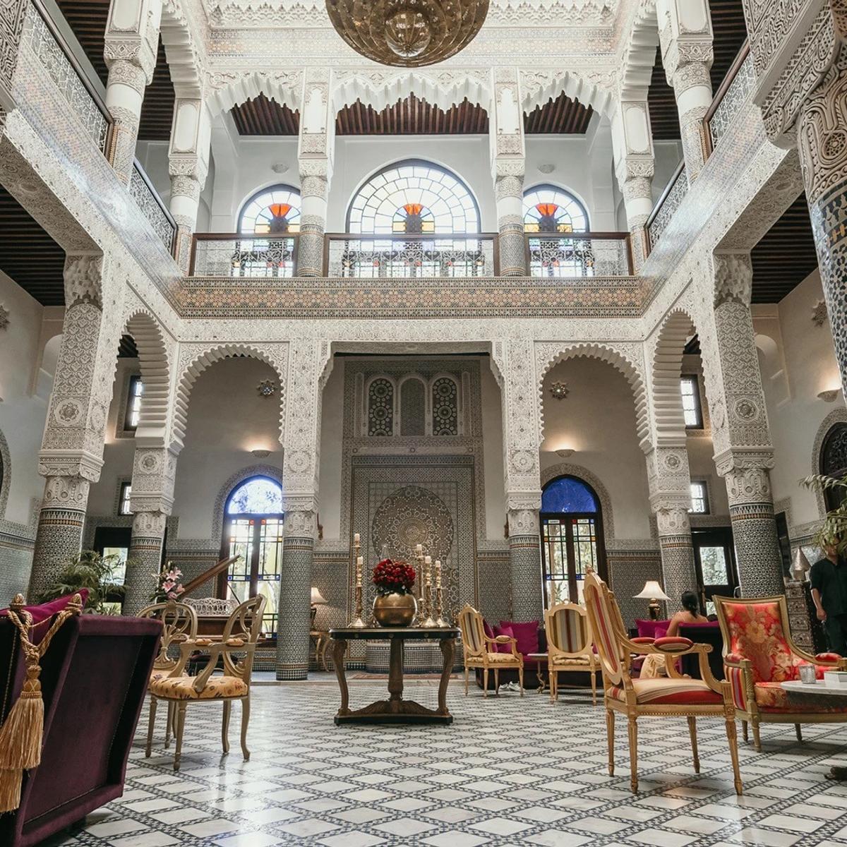 12-tägige Premiumreise zu Marokkos Highlights 2027 mit Aufenthalt in einem Relais & Châteaux Riad, Chefchaouen & Sahara-Wüste von  4