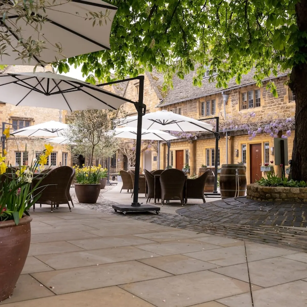 The Lygon Arms, Broadway, United Kingdom 8