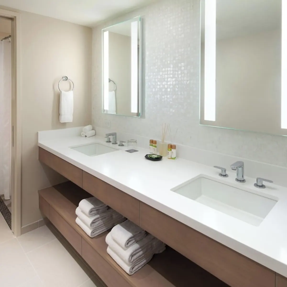 Sheraton Waikiki Beach Resort, Honolulu, United States 5