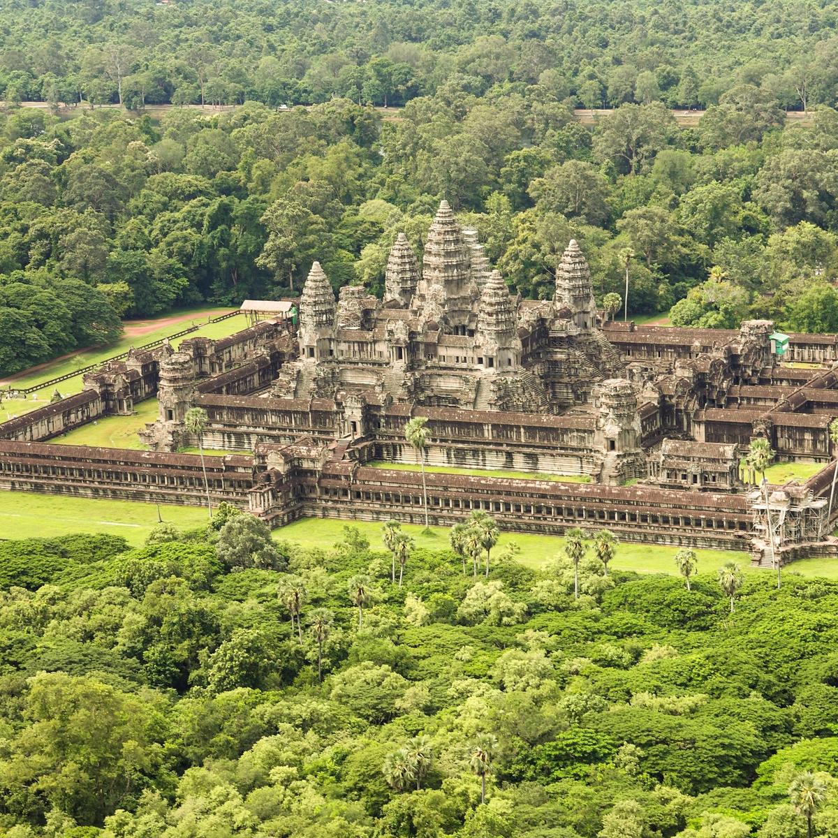 Limited Time Offer: 14-Day Vietnam & Cambodia Discovery + 3-Night COMO Metropolitan Singapore Stay by  7