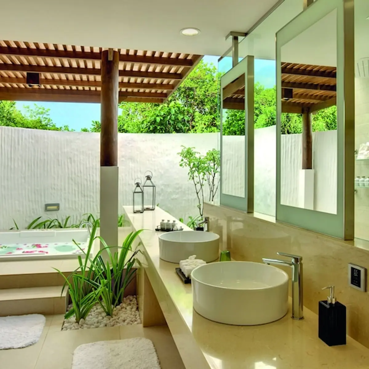 Hideaway Beach Resort and Spa, Dhonakulhi, Maldives 2