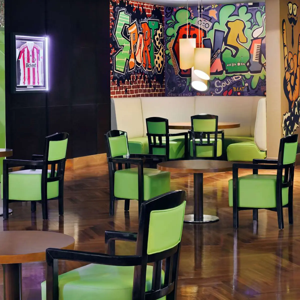 Mövenpick Hotel Jumeirah Beach, Dubai, UAE 8