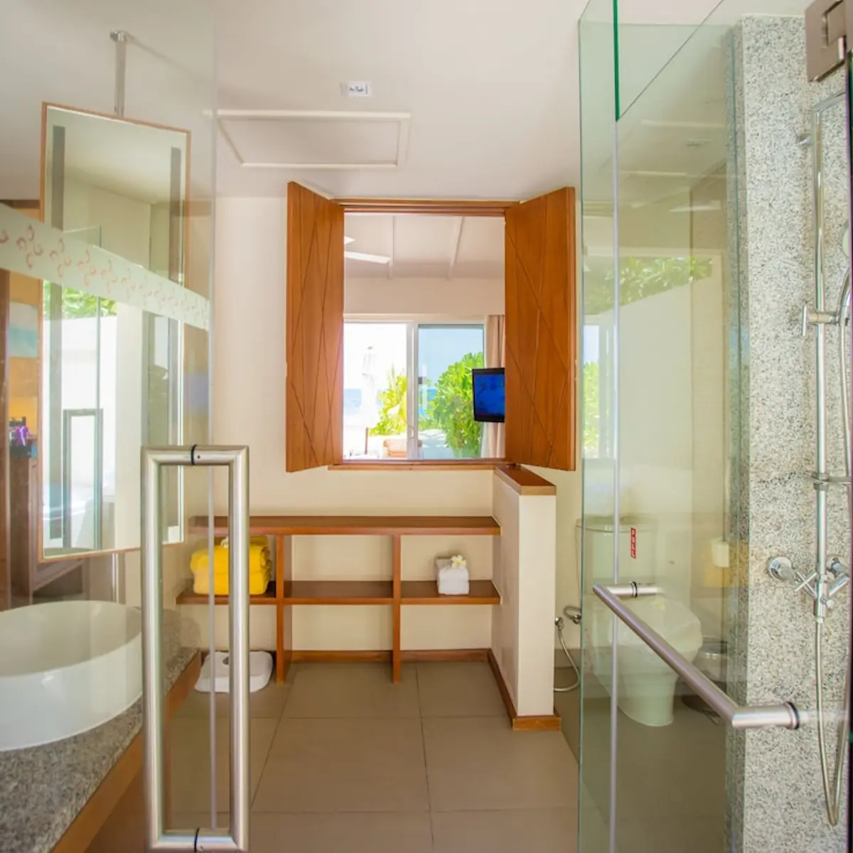 Centara Ras Fushi Resort & Spa Maldives, Giravaru, Maldives 6