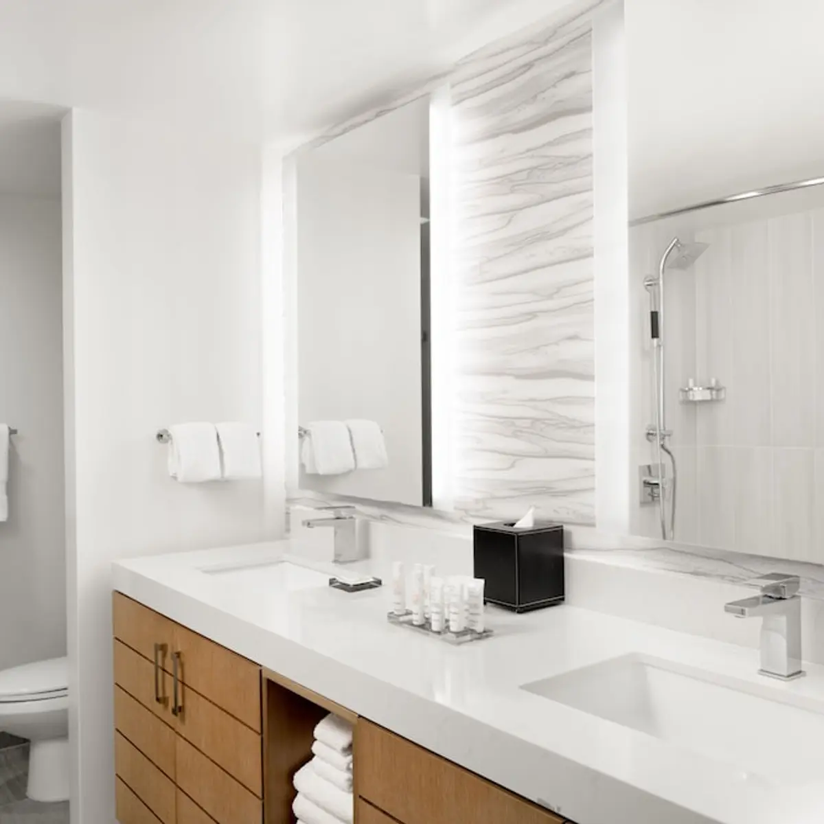 Waikiki Beach Marriott Resort & Spa, Honolulu, United States 7
