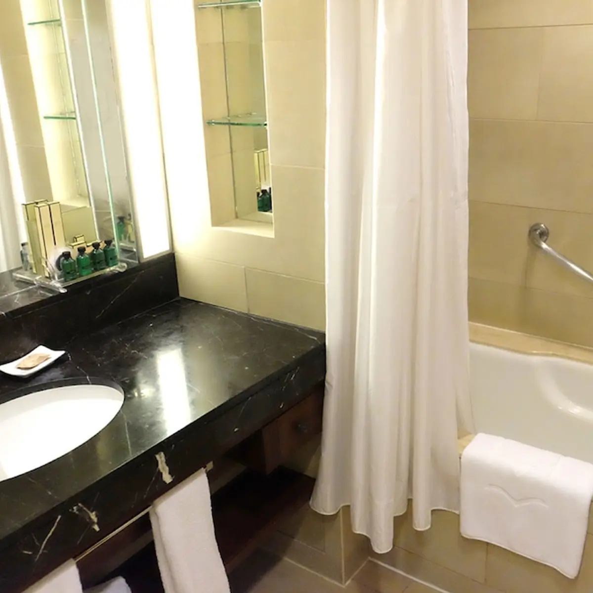 Shangri-La Mactan, Cebu, Lapu-Lapu, Philippines 4