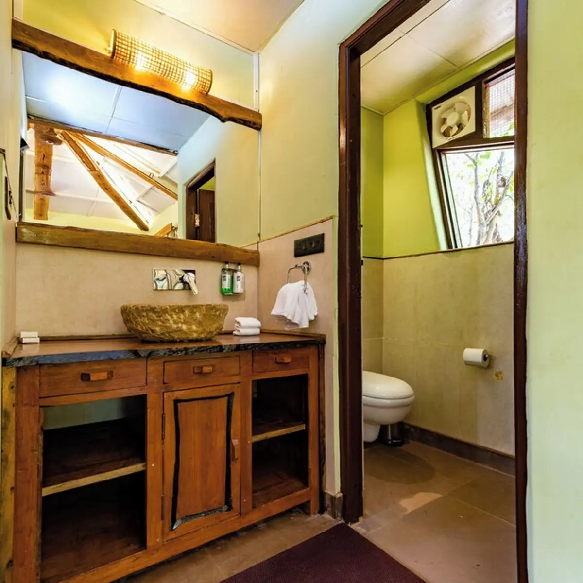Kanha Jungle Camp, Baihar, India 6