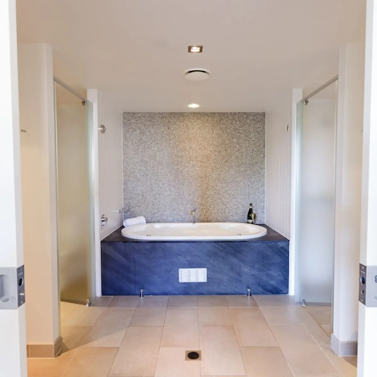 Pullman Palm Cove Sea Temple Resort and Spa, Palm Cove, Australia 4