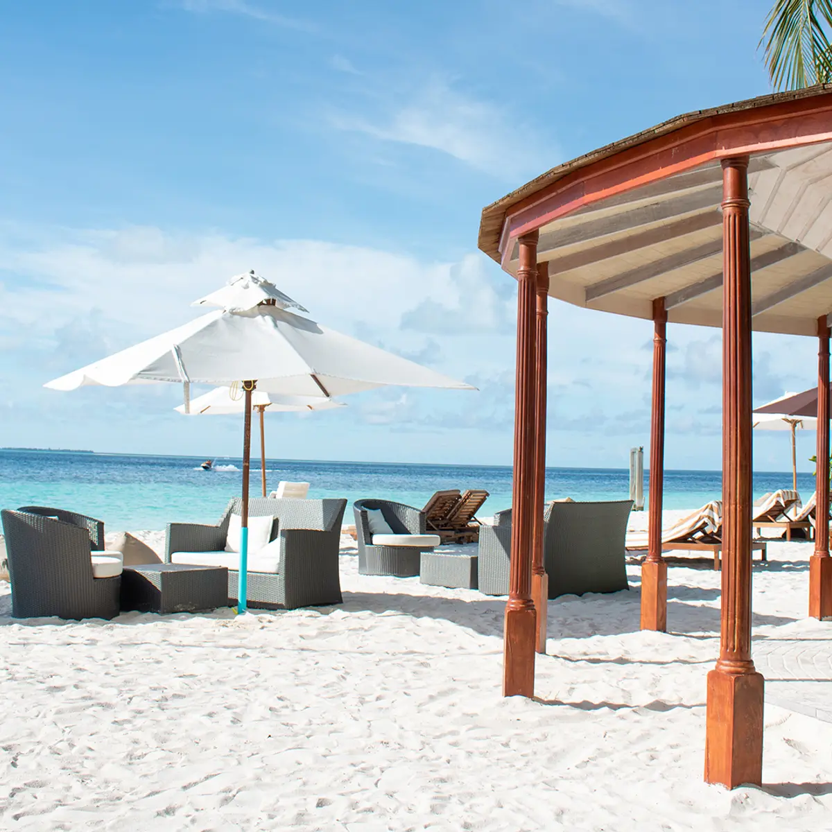 Lily Beach Resort & Spa, Huvahendhoo, Maldives 7
