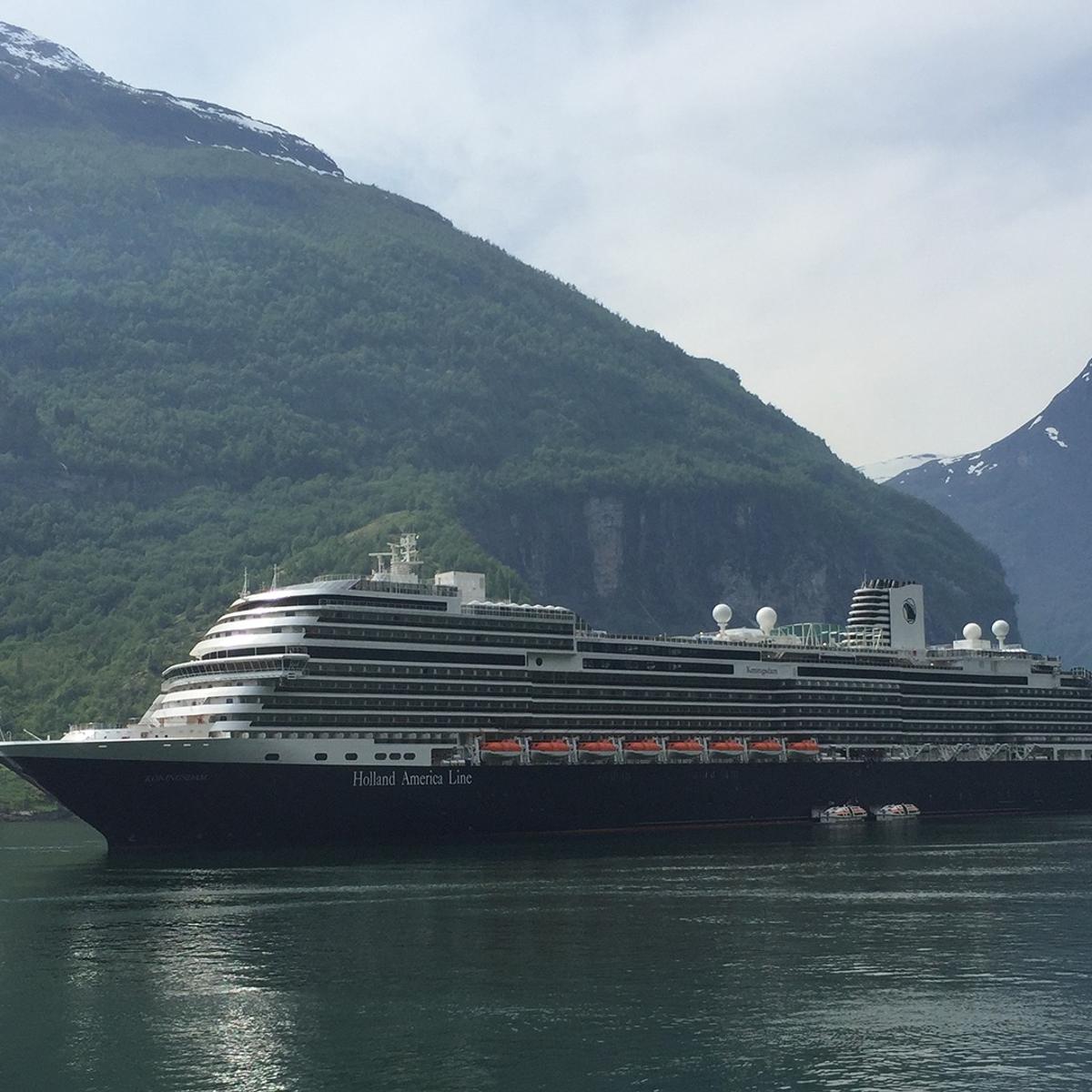 Deluxe 19-Day Canada & Alaska Rail & Sail with Rocky Mountaineer & Inside Passage Cruise by  7