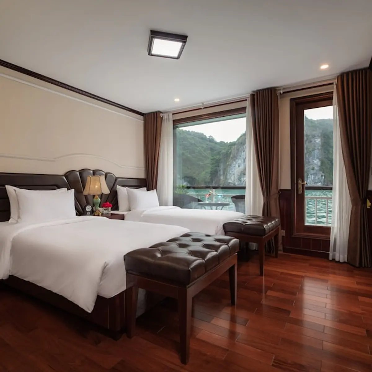 Dora Cruise, Ha Long, Vietnam 2