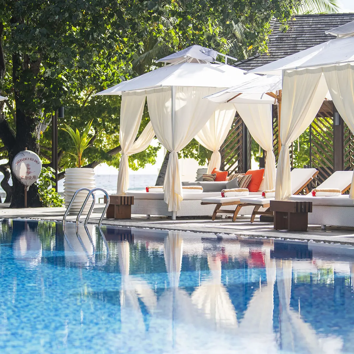 Lily Beach Resort & Spa, Huvahendhoo, Maldives 8