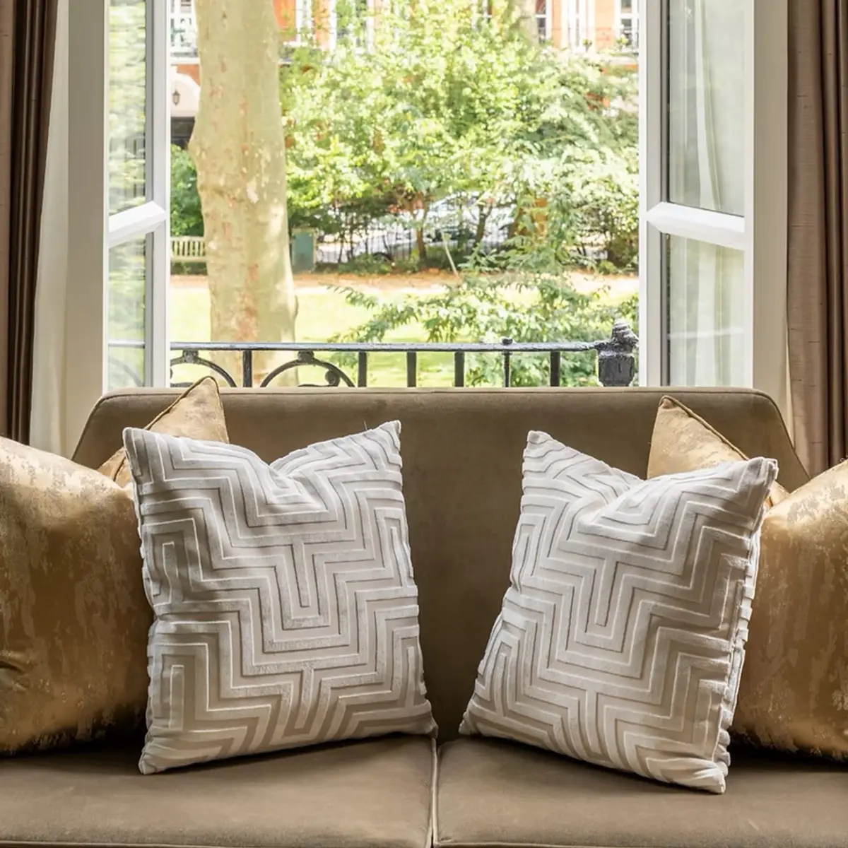 Ellen Kensington, London, United Kingdom 8