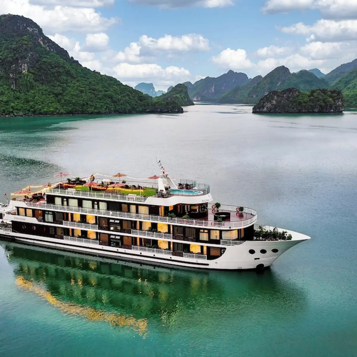 Dora Cruise, Ha Long, Vietnam 2