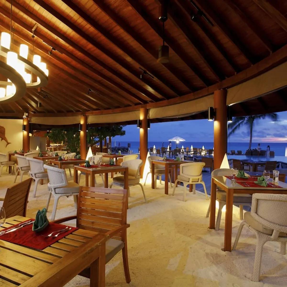 Centara Ras Fushi Resort & Spa Maldives - Adults Only, Giravaru, Maldives 8