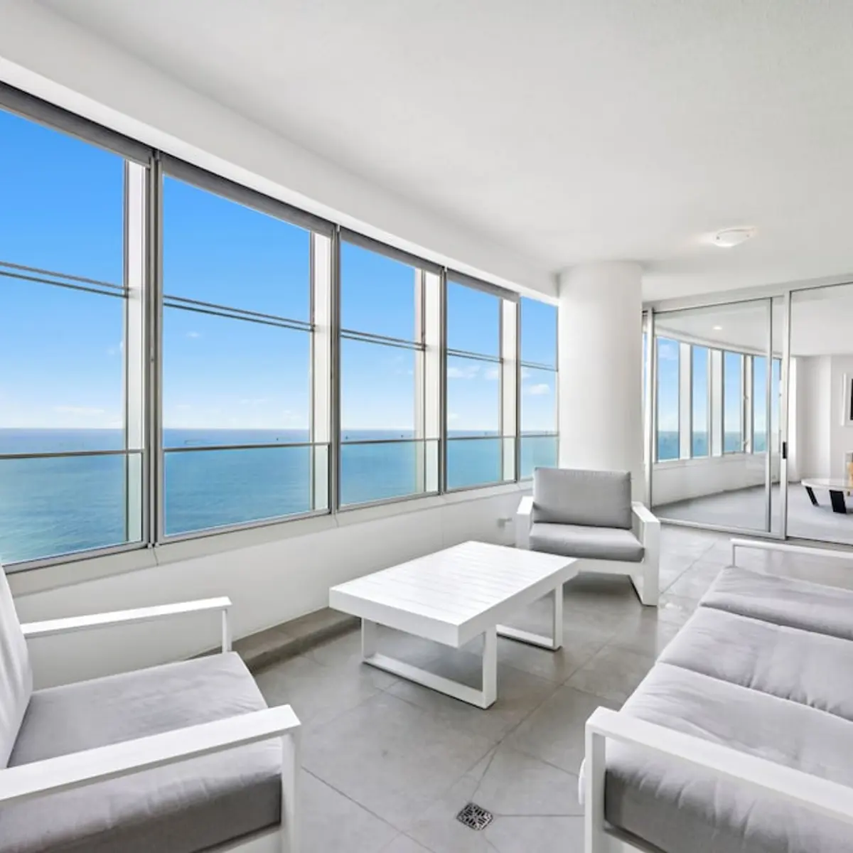 Q1 Resort & Spa, Surfers Paradise, Australia 8