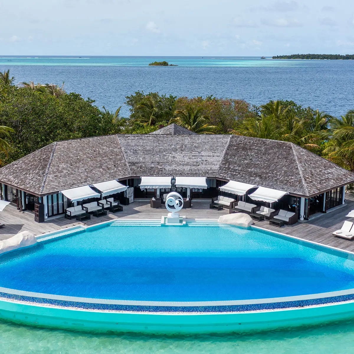 Lily Beach Resort & Spa, Huvahendhoo, Maldives 6