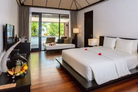 Lily Beach Resort and Spa, Huvahendhoo, Maldives 3