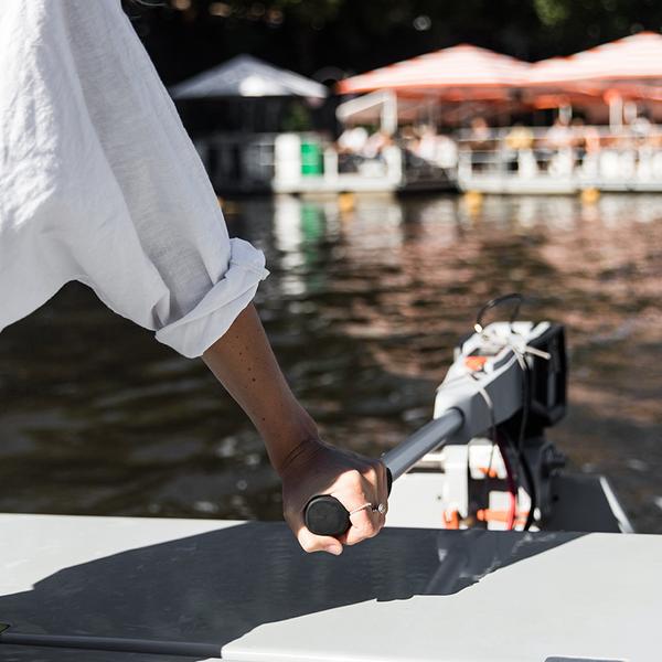 Melbourne: One-Hour Captain Your Own Electric Boat Experience Down the Yarra River for Up to Eight People 6