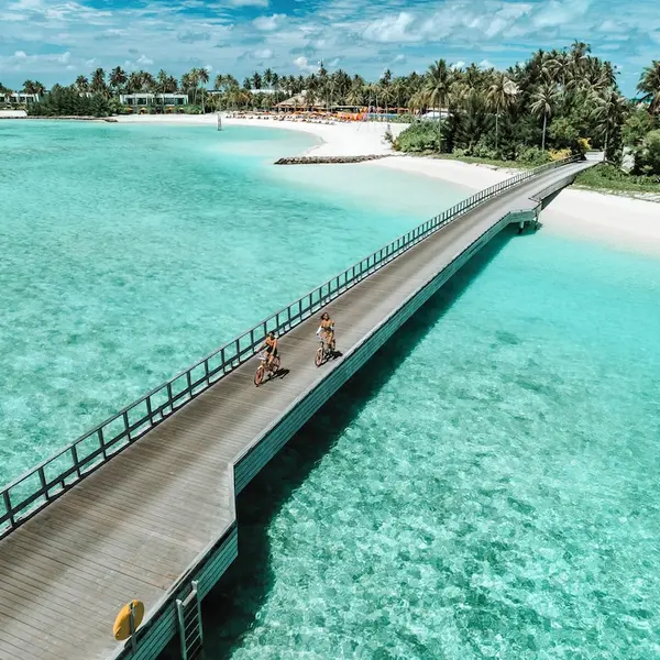 Hard Rock Hotel Maldives, Emboodhoo Lagoon, Maldives 8