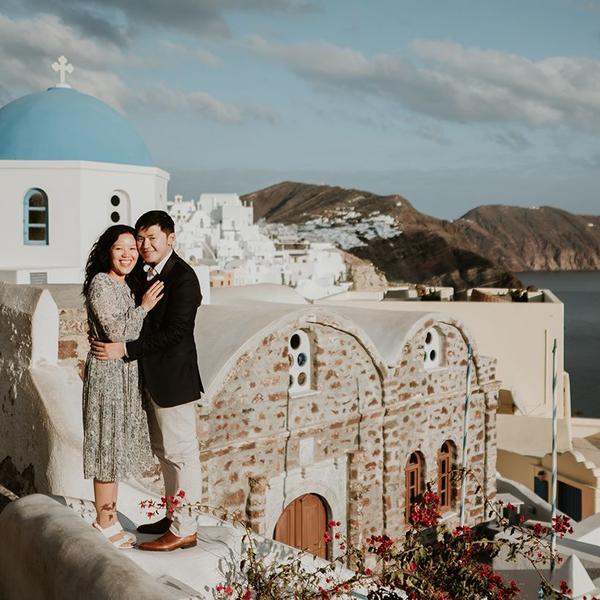 Santorini: Exclusive Professional Photoshoot Packages at Your Chosen Location with Edited Photo Gallery 6