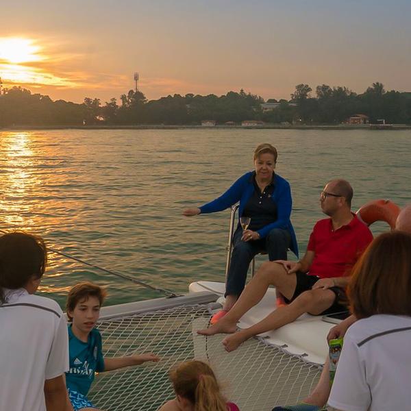 Singapore: Three-Hour Relaxing Sunset Cruise on a Luxury Catamaran with Soft Drinks 8