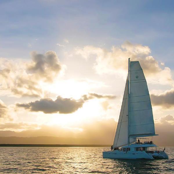 Port Douglas: 1.5-Hour Sunset Sailing Tour Over the Coral Sea with Canapes & Welcome Drink 2