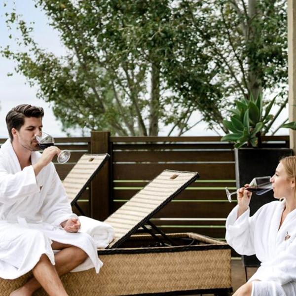 Hunter Valley: 2.5-Hour Luxury Retreat for Two with Hydrolounge Session, Massage, Glass of Sparkling & Chocolates 2