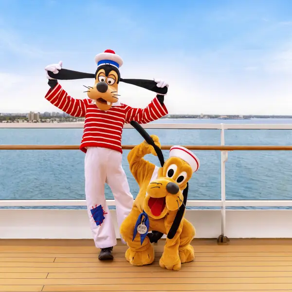 Sydney & Eden: 5 Night Disney Wonder New Year Celebration Cruise  with Disney Wonder 4