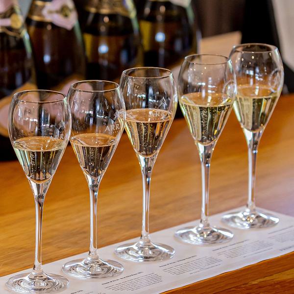 Tasmania: Sparkling Scholar Premium Wine Masterclass by House of Arras 1