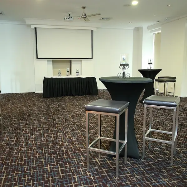 Oaks Townsville Hotel, South Townsville, Australia 6