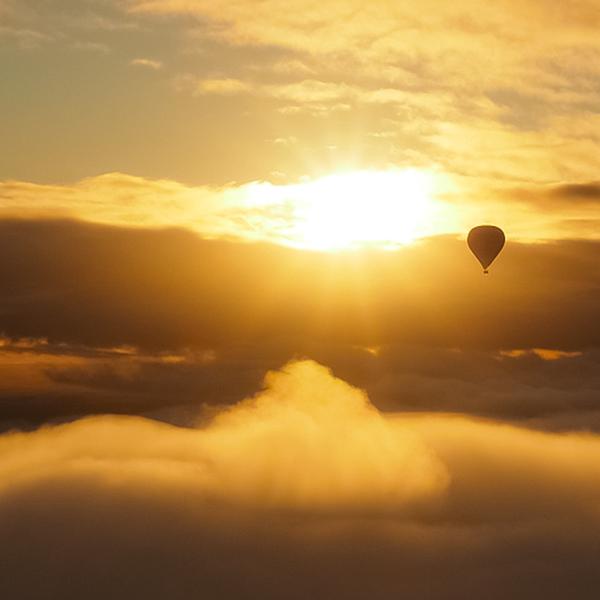 Perth: Sunrise Balloon Flight over Avon Valley with Buffet Breakfast & Transport 1