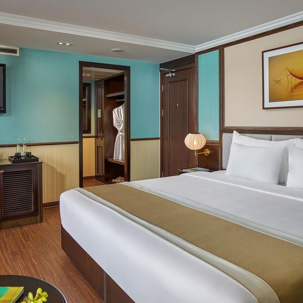 Deluxe 10-Day Vietnam Highlights 2026 with Ha Long Bay & Hoi An by  8