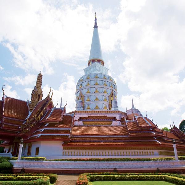 Discover the Tranquil Beauty of Buddhist Architecture on an Awe-Inspiring Three Temples Private Guided Tour 5