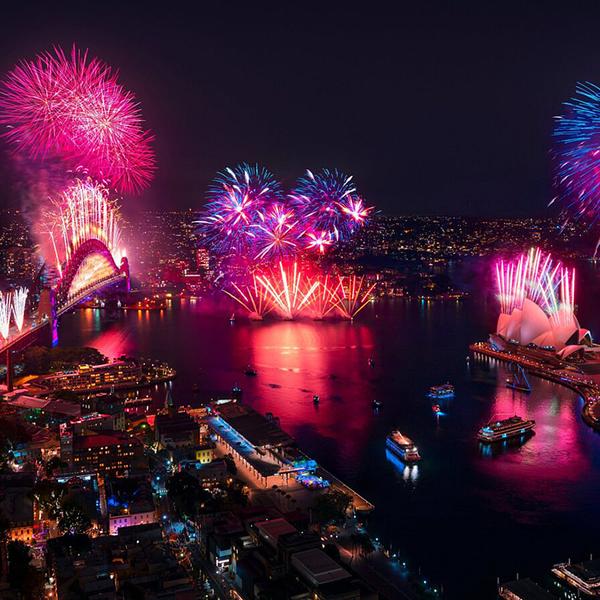 Sydney: Celebrate New Year's Eve aboard a Harbour Cruise with Free-Flow Drinks, Standing Buffet & Fireworks Views 3