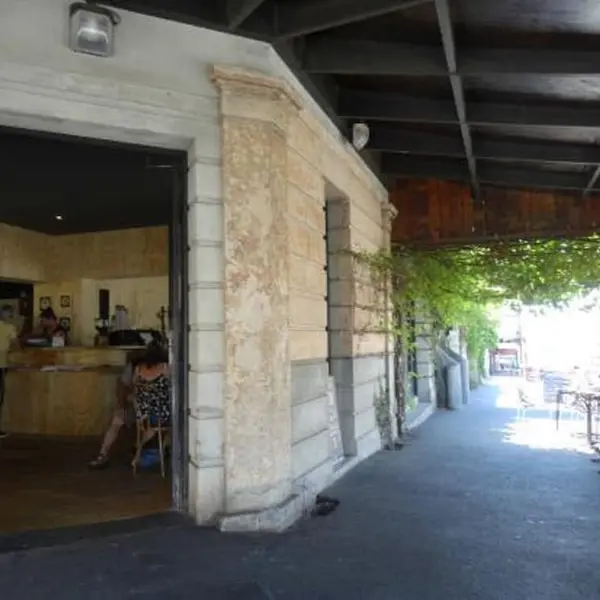 Hotel Frangos, Daylesford, Australia 5