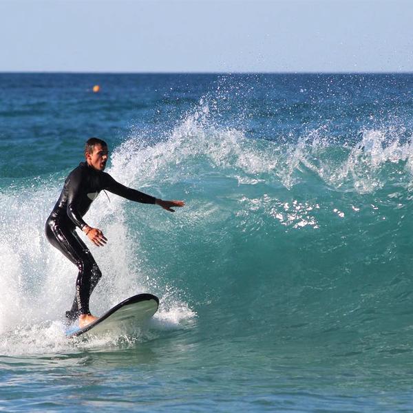 Gold Coast: Two-Hour Introductory Surfing Lesson with Equipment in Surfers Paradise 1