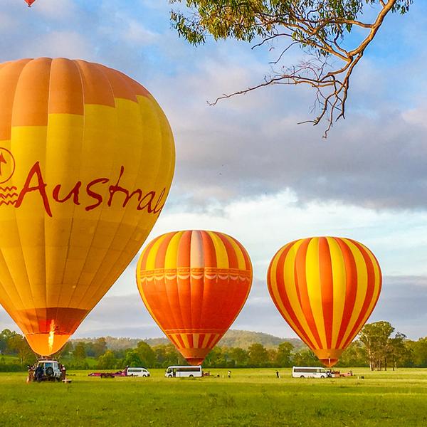 Gold Coast: Early Morning Hot Air Balloon Flight with Vineyard Breakfast & Sparkling Wine 4