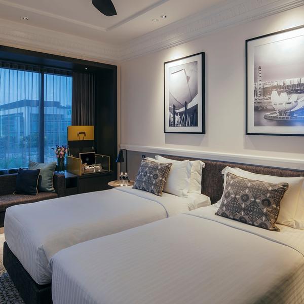 Singapore Grand Prix 2025 Experience with 3-Day Grandstand Tickets & VIP Lunch by  8