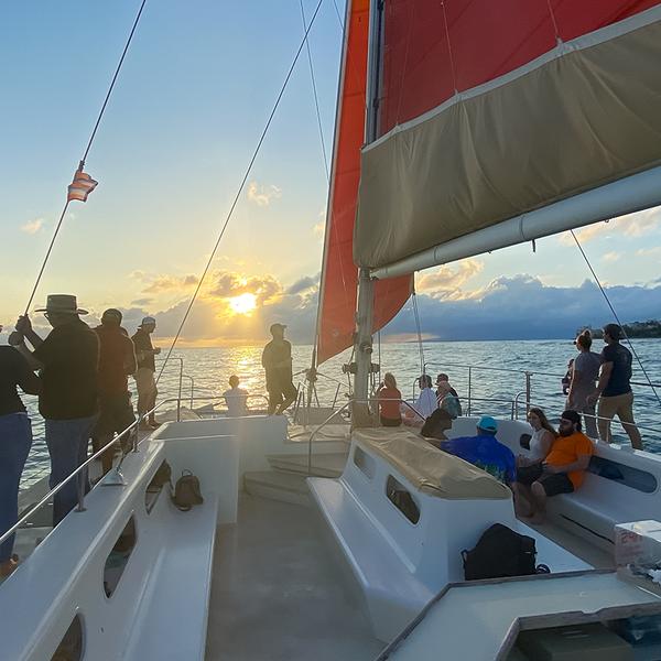 Honolulu: 1.5-Hour Sunset Sail with All-Inclusive Drinks 2