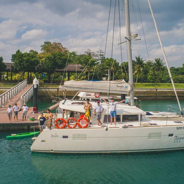 Singapore: Three-Hour Relaxing Sunset Cruise on a Luxury Catamaran with Soft Drinks 2