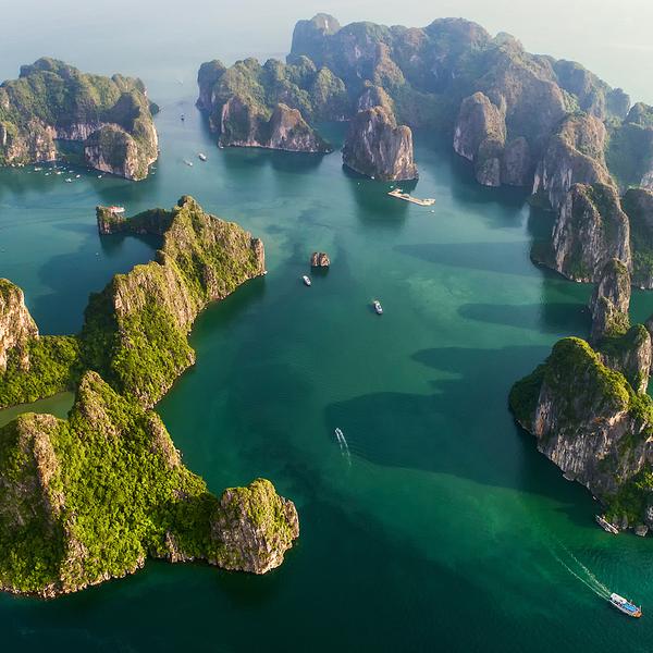 Vietnam Opulence with Two-Night Ha Long Bay Cruise & Hue Royal Dinner by Luxury Escapes Tours 4