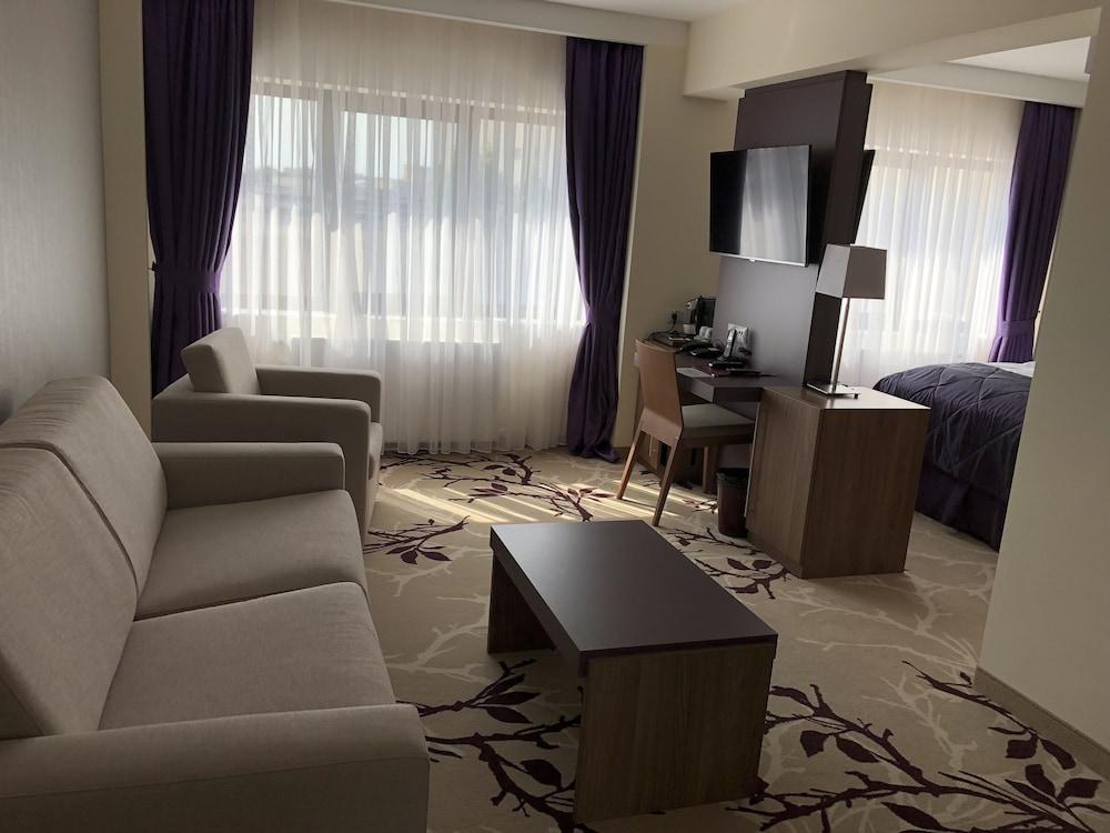 image 1 at Hotel New Belvedere by Str. Teilor nr. 6 Mangalia 905500 Romania