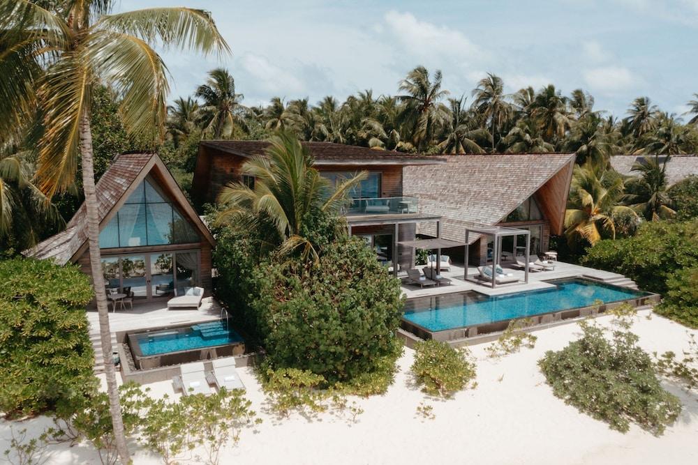 image 2 at The St. Regis Maldives Vommuli Resort by Vommuli Island, Dhaalu Atoll Vommuli Maldives
