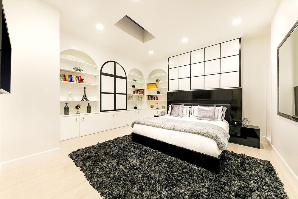 image 9 at Beverly Hills Luxury Modern Palace by 703 N Maple Dr Beverly Hills CA California 90210 United States