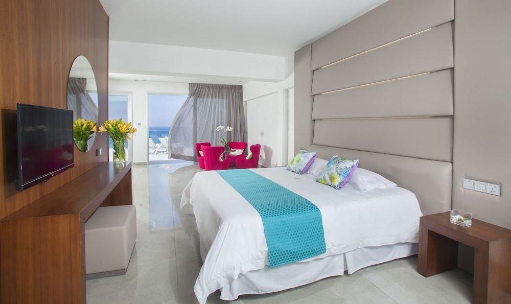 image 4 at King Evelthon Beach Hotel & Resort by Chloraka Avenue P.O. Box 61415 Paphos 8134 Cyprus
